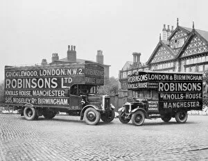 Lorry Gallery: Robinsons Ltd removal vans, Cricklewood, NW London