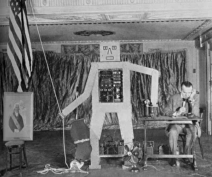 Robot Gallery: Robot, 1928 - A Mechanical Man who may do work of tomorrow