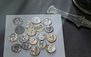 Roman silver denarius coins. From Nydan Bog. Ny Carlsberg Gl Roman silver denarius coins. From Nydan Bog. Ny Carlsberg Gl