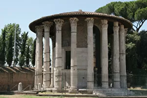 Images Dated 9th August 2005: Rome. Circular Temple of Hercules Victor. Italy