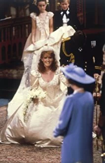 Queen Elizabeth II Collection: Royal Wedding 1986 - Fergie curtseys to the Queen