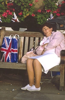 Royal wedding 1986 - sleeping spectator Royal wedding 1986 - sleeping spectator