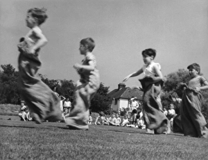 <b class=qtipBold><figcaption>SACK RACE</figcaption></b><br>Children compete in a sack race, during a school sports day.<br><em>© Mary Evans Picture Library/HENRY GRANT</em> SACK RACE