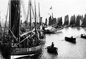 <b class=qtipBold><figcaption>Scarborough Harbour</figcaption></b><br>Scarborough, the harbour.<br><em>© Mary Evans Picture Library</em> Scarborough Harbour