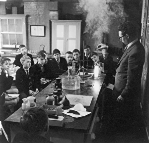 <b class=qtipBold><figcaption>Science Class</figcaption></b><br>Henry Thornton Grammar School, Clapham, London: the teacher gives a demonstration.<br><em>© Mary Evans Picture Library/HENRY GRANT</em> Science Class