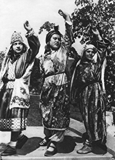 Soviet Armenia - Kurdish Girls - Traditional Dance Soviet Armenia - Kurdish Girls - Traditional Dance