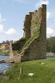 Images Dated 29th April 2007: Spain. Galicia. Catoira. Torres do Oeste castle. 9th century