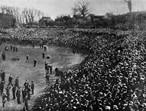 Crystal Palace Gallery: Spectators at Crystal Palace football ground for the 1901 F
