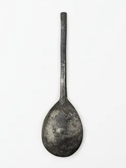 <b class=qtipBold><figcaption>Spoon, reverse</figcaption></b><br>Pewter spoon with a slip top, made in England in c.1600 with a circular maker's mark containing the initials 'RI'. Date: c.1600<br><em>© The Geffrye Museum of the Home / Mary Evans Picture Library</em> Spoon, reverse