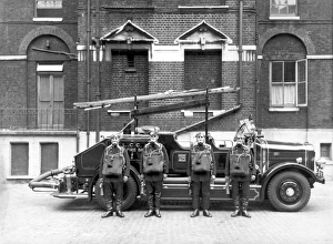 Station 28, Whitechapel BA pumps crew Station 28, Whitechapel BA pumps crew