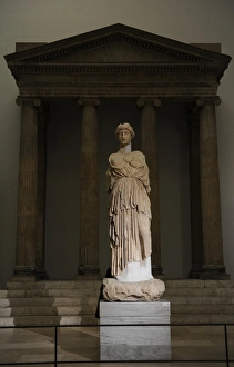 Hellenic Gallery: Statue of Athena Parthenos. Pergamon