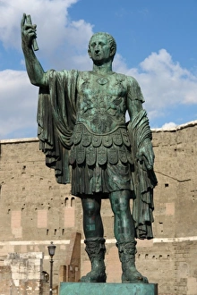 Statue of Julius Caesar, Rome, Italy Statue of Julius Caesar, Rome, Italy