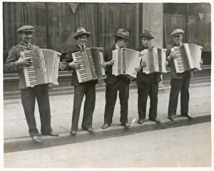 Flat Gallery: Street Accordionists