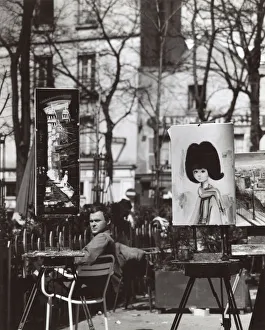 Street artist and paintings in the Place du Tertre, Paris Street artist and paintings in the Place du Tertre, Paris