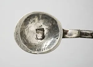 <b class=qtipBold><figcaption>Sugar tongs, detail</figcaption></b><br>A pair of silver sugar tongs, made in London by Joseph Drake, c.1730-1739. Date: 1730-1739<br><em>© The Geffrye Museum of the Home / Mary Evans Picture Library</em> Sugar tongs, detail