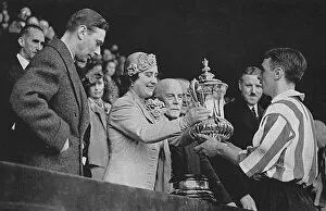 Images Dated 27th August 2015: Sunderland win FA Cup 1937