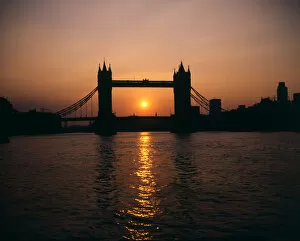 Images Dated 8th December 2016: Sunset over Tower Bridge, London