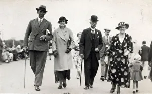 Super-smart chic 1930s British holidaymakers Super-smart chic 1930s British holidaymakers