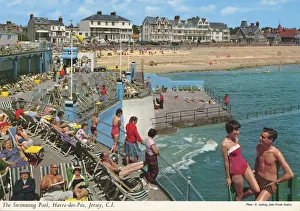 Holidaymakers Gallery: The Swimming Pool, Havre-des-Pas, Jersey, Channel Islands. Date: 1960s