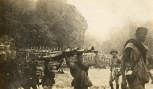 Cameroons Gallery: Taking guns across at Nloke Bridge, Cameroon, WW1