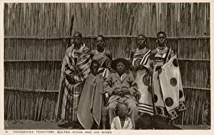 Tanganyika Gallery: Tanzania - Sultan Ikoma and his wives - house stockade