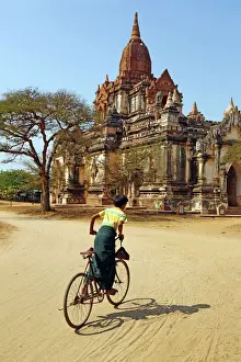 Golden Temple Prints: Thatthe Mokgo Hpaya Pagoda Print, Bagan, Myanmar 2016
