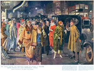1924 Gallery: Theatre Crowd in Shaftesbury Avenue, London