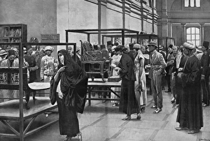Tourists studying throne & couches of Tutankhamen, Cairo Tourists studying throne & couches of Tutankhamen, Cairo