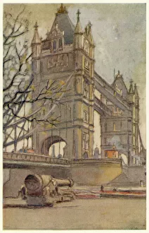 <b class=qtipBold><figcaption>Tower Bridge 1926</figcaption></b><br>viewed from the side<br><em>© Mary Evans Picture Library 2015 - https://copyrighthub.org/s0/hub1/creation/maryevans/MaryEvansPictureID/10104051</em> Tower Bridge 1926