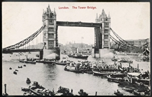 <b class=qtipBold><figcaption>Tower Bridge/Opening '94</figcaption></b><br>The Opening Ceremony : the Royal Yacht passes between the raised drawbridges<br><em>© Mary Evans Picture Library 2015 - https://copyrighthub.org/s0/hub1/creation/maryevans/MaryEvansPictureID/10014420</em> Tower Bridge/Opening '94