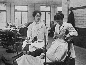 Dental Gallery: Training female dentists at the National Dental Hospital, WW1