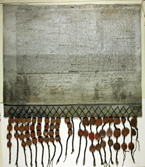 <b class=qtipBold><figcaption>Treaty of Union 1604 proposal</figcaption></b><br>One of three counterparts of proposed treaty of union of England and Scotland, 6 December 1604 Date: 6th December 1604<br><em>© Mary Evans / National Archives</em> Treaty of Union 1604 proposal