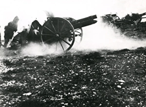 <b class=qtipBold><figcaption>Turkish artillery in action, WW1</figcaption></b><br>Turkish gunners and artillery in action during the First World War. Date: 1914-1918<br><em>© Robert Hunt Library/Mary Evans</em> Turkish artillery in action, WW1