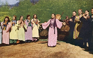 Clapping Gallery: Uighurs dancing, Xinjiang, north west China