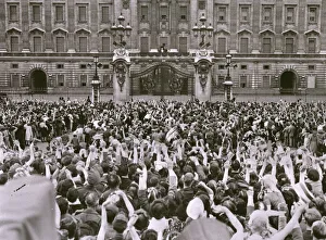 VE Day - crowds at Buckingham Palace VE Day - crowds at Buckingham Palace