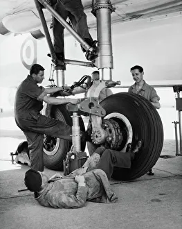 <b class=qtipBold><figcaption>Vickers Valiant</figcaption></b><br>RAF Vickers Valiant V-Bomber Date: 1950s<br><em>© aviation-images.com / Mary Evans Picture Library</em> Vickers Valiant