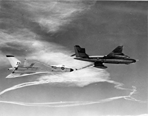 Vickers Valiant B(PR)K1 WZ376 refuels Avro Vulcan Vickers Valiant B(PR)K1 WZ376 refuels Avro Vulcan