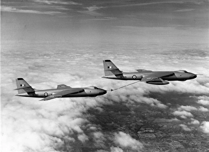Vickers Valiant refuels another Valiant Vickers Valiant refuels another Valiant