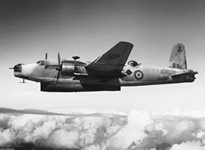 <b class=qtipBold><figcaption>Vickers Warwick ASR-1 Type 462</figcaption></b><br>Vickers Warwick ASR-1 with Underslung Lifeboat ( Mk2 Lifeboat ) for Air-Sea Rescue Date: 1944<br><em>© aviation-images.com / Mary Evans Picture Library</em> Vickers Warwick ASR-1 Type 462
