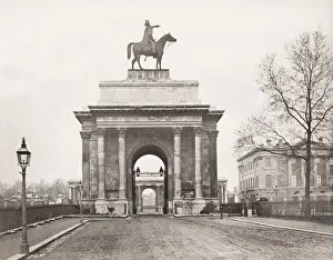 Triumphal Gallery: Vintage 19th century photograph: Wellington Arch, also known as Constitution Arch or as