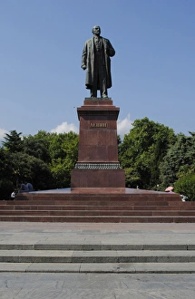Vladimir Ilyich Lenin (1870-1924). Monument. Yalta Vladimir Ilyich Lenin (1870-1924). Monument. Yalta