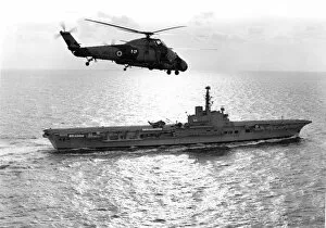 Flies Collection: A Westland Wessex flies over HMS Albion (R07)