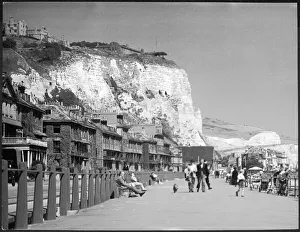 <b class=qtipBold><figcaption>White Cliffs of Dover</figcaption></b><br>The famous White Cliffs of Dover, Kent, England.<br><em>© Mary Evans Picture Library</em> White Cliffs of Dover