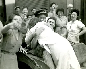 Woman hugs Daily Herald war correspondent, WW2 Woman hugs Daily Herald war correspondent, WW2