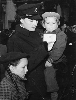 Woman police officer with children in Croydon Woman police officer with children in Croydon