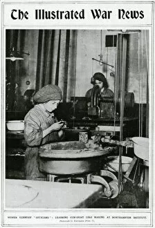 Images Dated 24th December 2015: Women gunnery opticians, Illustrated War News, WW1