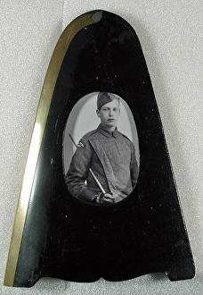 World War One wood propeller tip, used as a photo frame World War One wood propeller tip, used as a photo frame