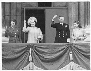 WW II King George VI Buckingham Palace, VE Day celebration WW II King George VI Buckingham Palace, VE Day celebration