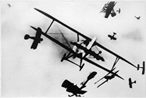 <b class=qtipBold><figcaption>Wwi/Dogfight</figcaption></b><br>Many bi-planes, silhouetted against the sky, take part in an aerial dogfight<br><em>© Mary Evans Picture Library/WEIMA</em> Wwi/Dogfight