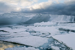 Antarctic - Ice flows breaking off ice shelf Antarctic - Ice flows breaking off ice shelf